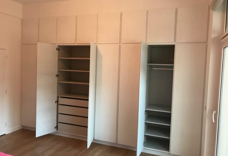 Exemple de dressing réalisé par Menuiserie Pierlot.