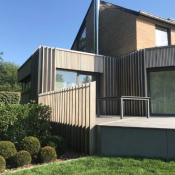 Exemple de revêtement de façade réalisé par Menuiserie Pirlot.