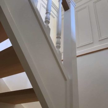 Exemple d'escaliers réalisés par Menuiserie Pirlot.
