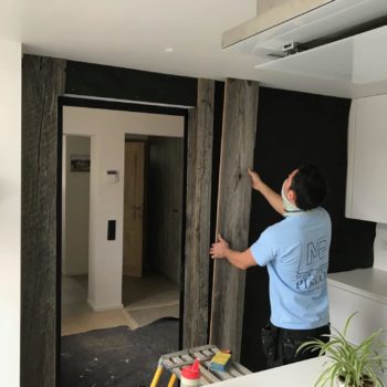Exemple de porte sur mesure réalisée par Menuiserie Pirlot.